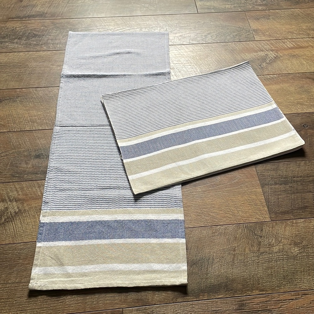 🛍️3/$10❗️Table runner with place mats and tea towel #33